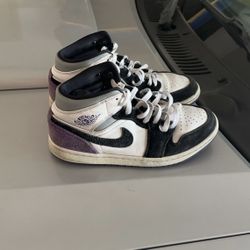 NIKE  AIR  JORDAN 
