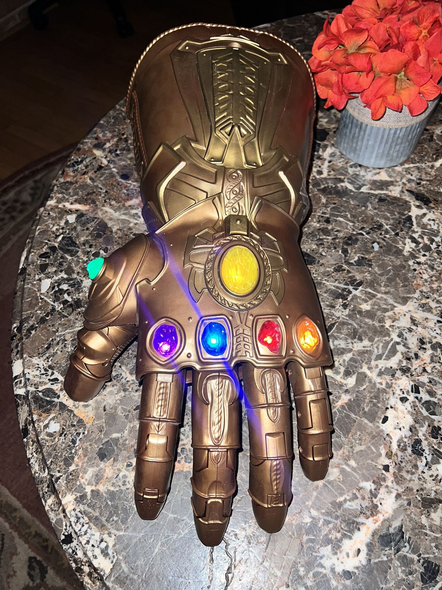 Like new Marvel Legends Series Infinity Gauntlet Articulated Electronic Fist