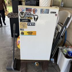 Mini Fridge 