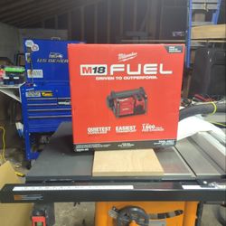 New Unopened Milwaukee M18 Quiet Compact Air Compressor 