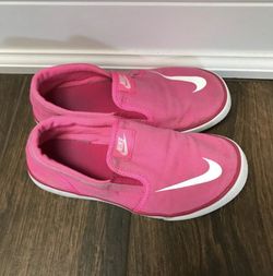 Girls Nike size 1.5 slip on sneakers
