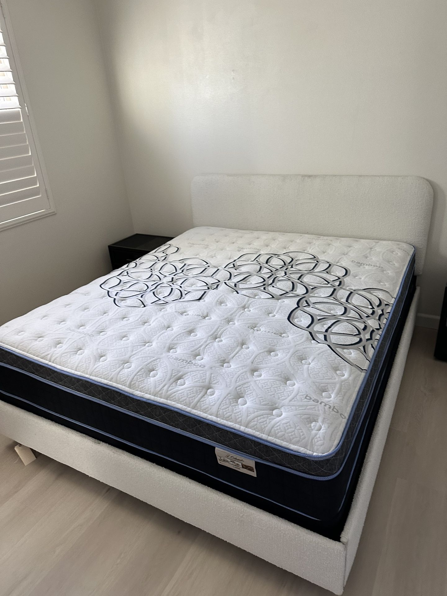Queen Size Mattress Pillow Top 12” Thick ✅ All Sizes Available ✅ Delivery Available ✅ New Mattress 
