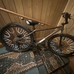 midnight traffic Bomma 