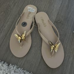 Mudd plastic beige with butterfly sandal sz 7 