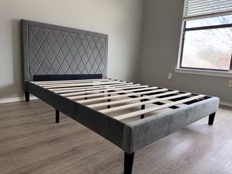 BRAND NEW QUEEN SIZE VELVET PLATFORM BED WITH PLUSH MATTRESS (FREE DELIVERY)