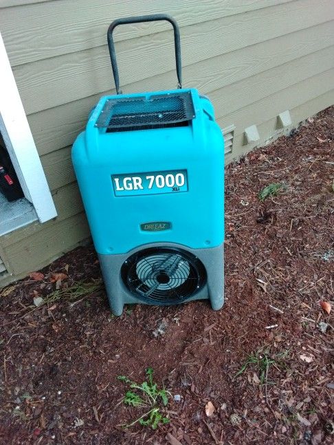 DRIEAZ INDUSTRIAL DEHUMIDIFIER LG7000.