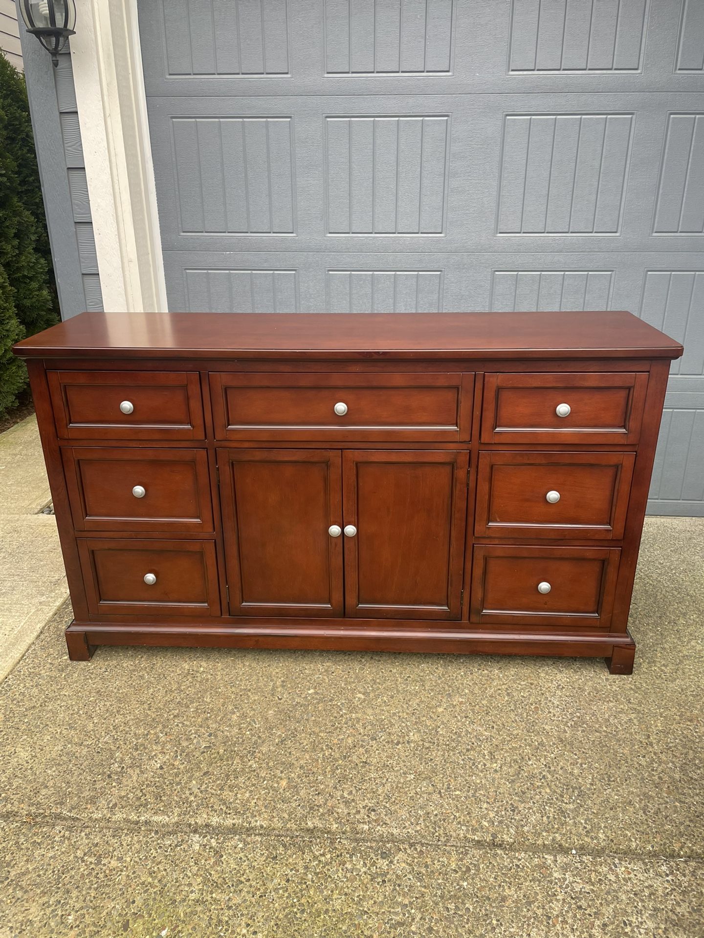 Solid Wood Dresser with mirror in good condition 64 in x 18 in x 37 in