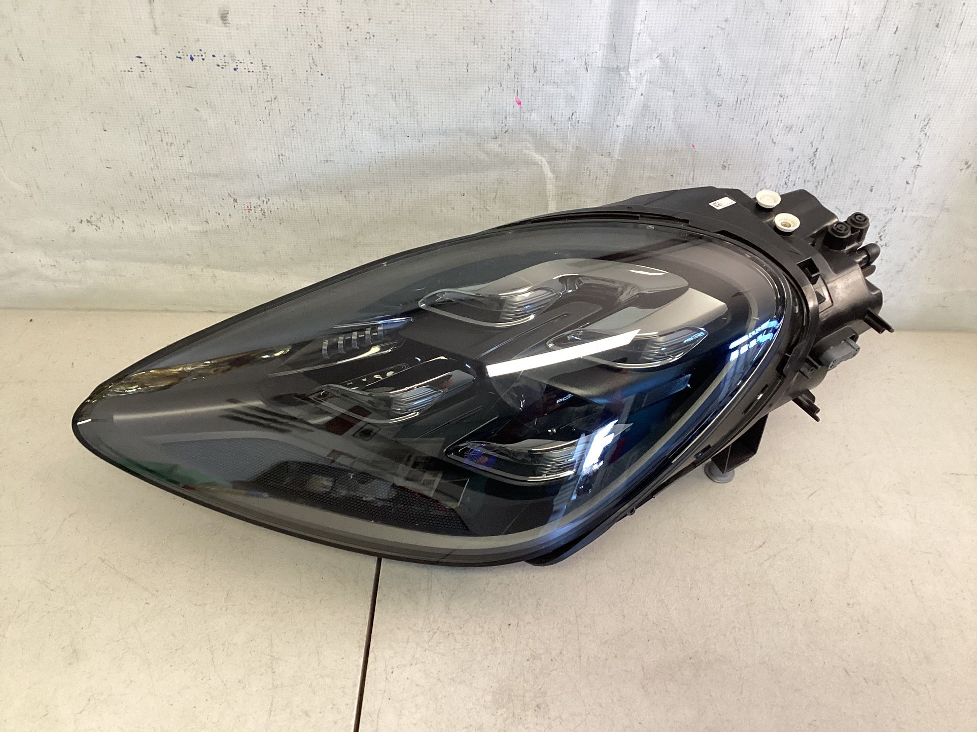 2019-2020-2021-2022 PORSCHE CAYENNE GTS LEFT FULL LED MATRIX HEADLIGHT SHELL OEM