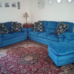 $400- 4 Piece Royal Blue Couch Pick Up On Austin Hwy 