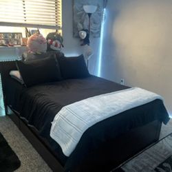 Queen Bed! Cama Queen! 