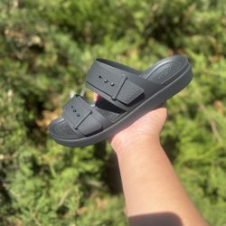 Crocs brooklyn buckle slide 