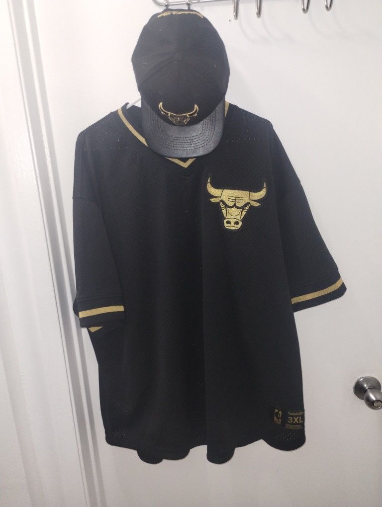 $90Local Pickup 100% Authentic Mitchell&Ness Chicago Bulls Pullover V Neck Jersey Size 3XL with matching Snapback Price Is Firm Very Rare