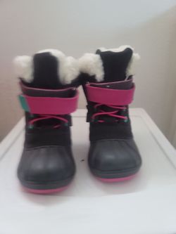Girl snow shoes/boots