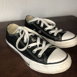 (#30.) Converse/Girls size 12