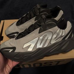 Yeezy 700 MNVN Size 12