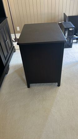 Fling cabinet