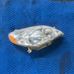 Toyota Matrix 2003 Right Headlight 