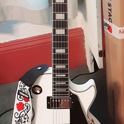 Les Paul Pro Epiphone Guitar/ Boss Katana 50W Amp / Guitar Hardshell Case / Guitar Strap