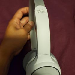 CISCO SYSTEMS HS-WL-730-BUNA-P 730 Wireless Headset Platinum. It's Good Working, No Box And Paper