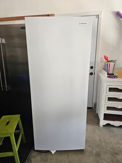Frigidaire 13 cu ft upright freezer