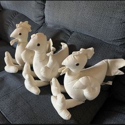 Stuffed Chickens to Decorate