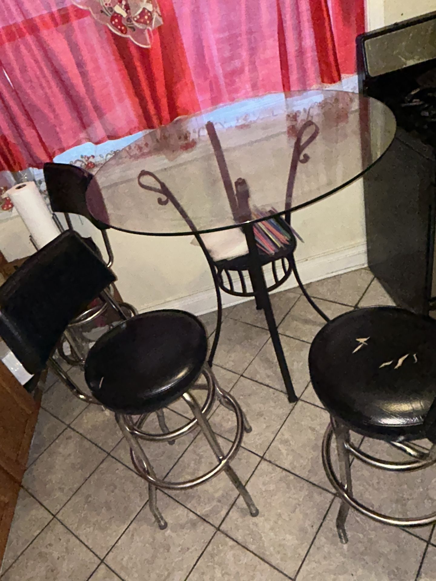 Table &Chairs