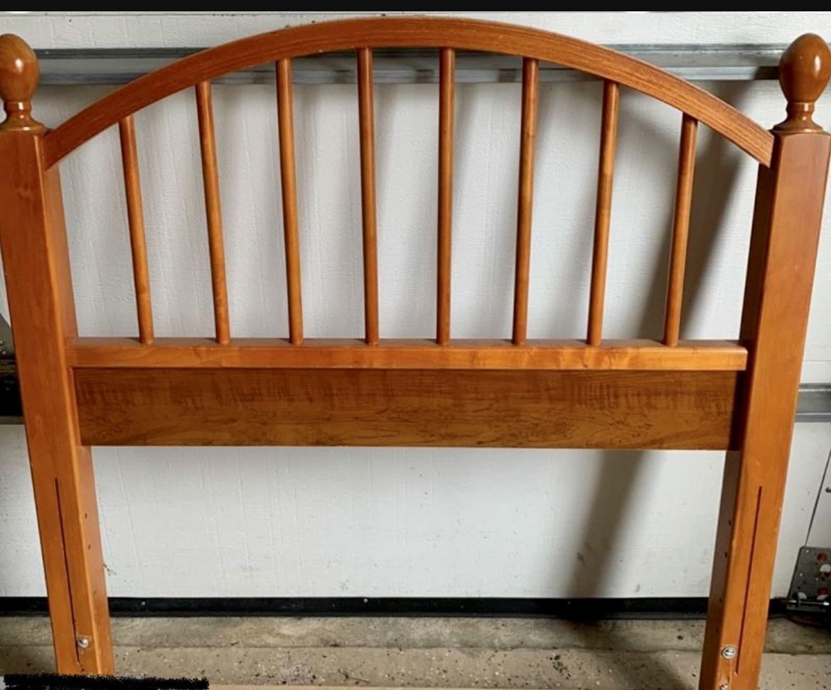Shaker Twin Headboard Good Condition