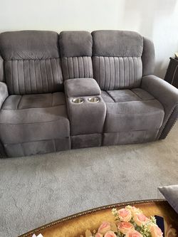 Reclining loveseat