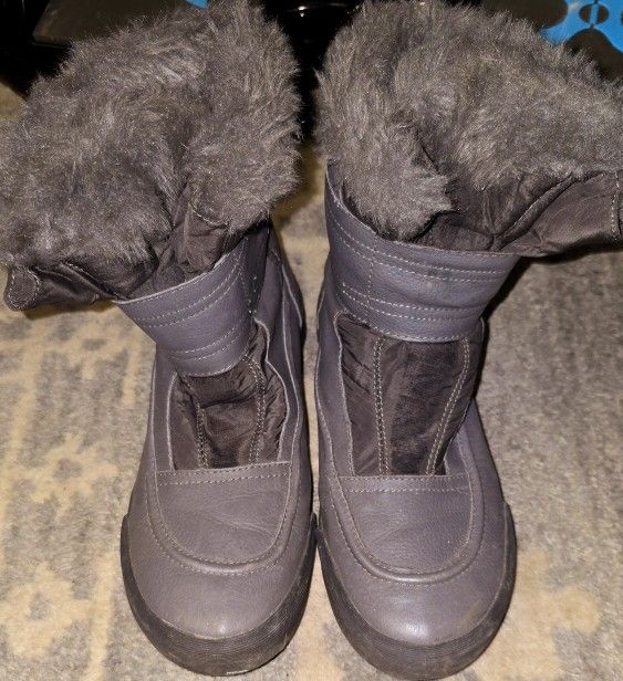 Gray Clark Fur-Trimmed Winter Boots