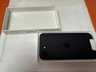 Apple iPhone 16e - Boost Mobile