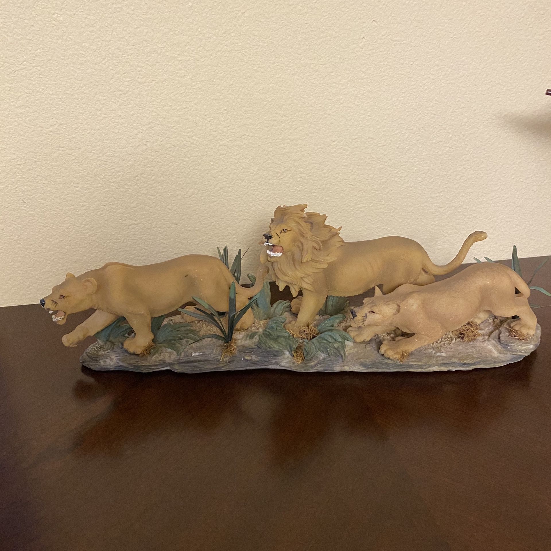3 Lions Home Decor