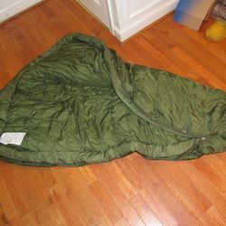 Military Extreme Weather Sleeping Bag 8465-01-(contact info removed)