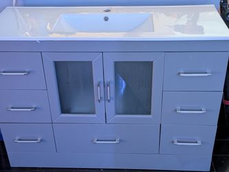 Bathroom vanity cabinet with sink