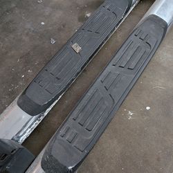 Side step for a Dodge Ram 2500