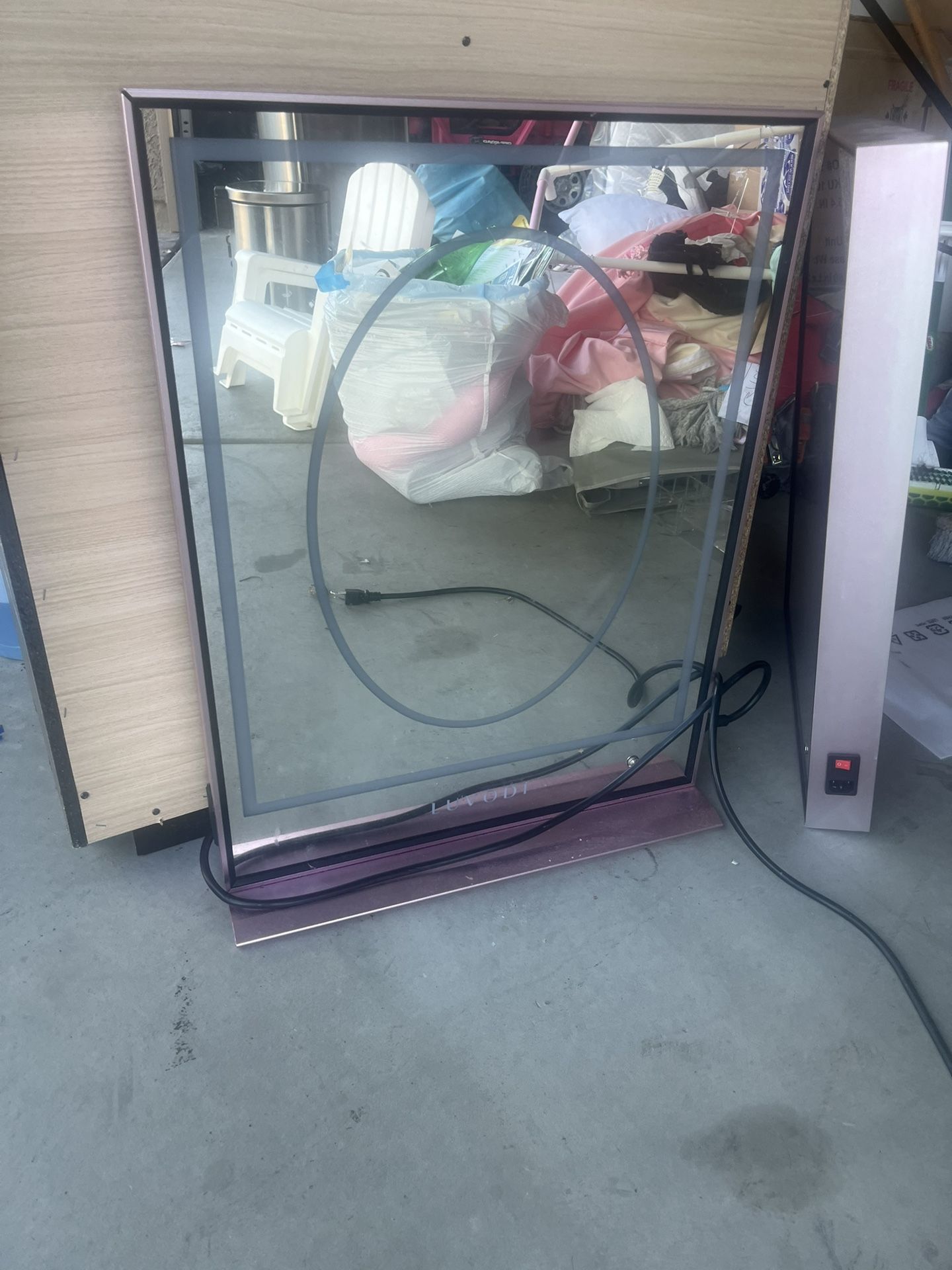 Vanity mirror