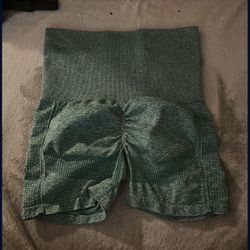 butt scrunch shorts 