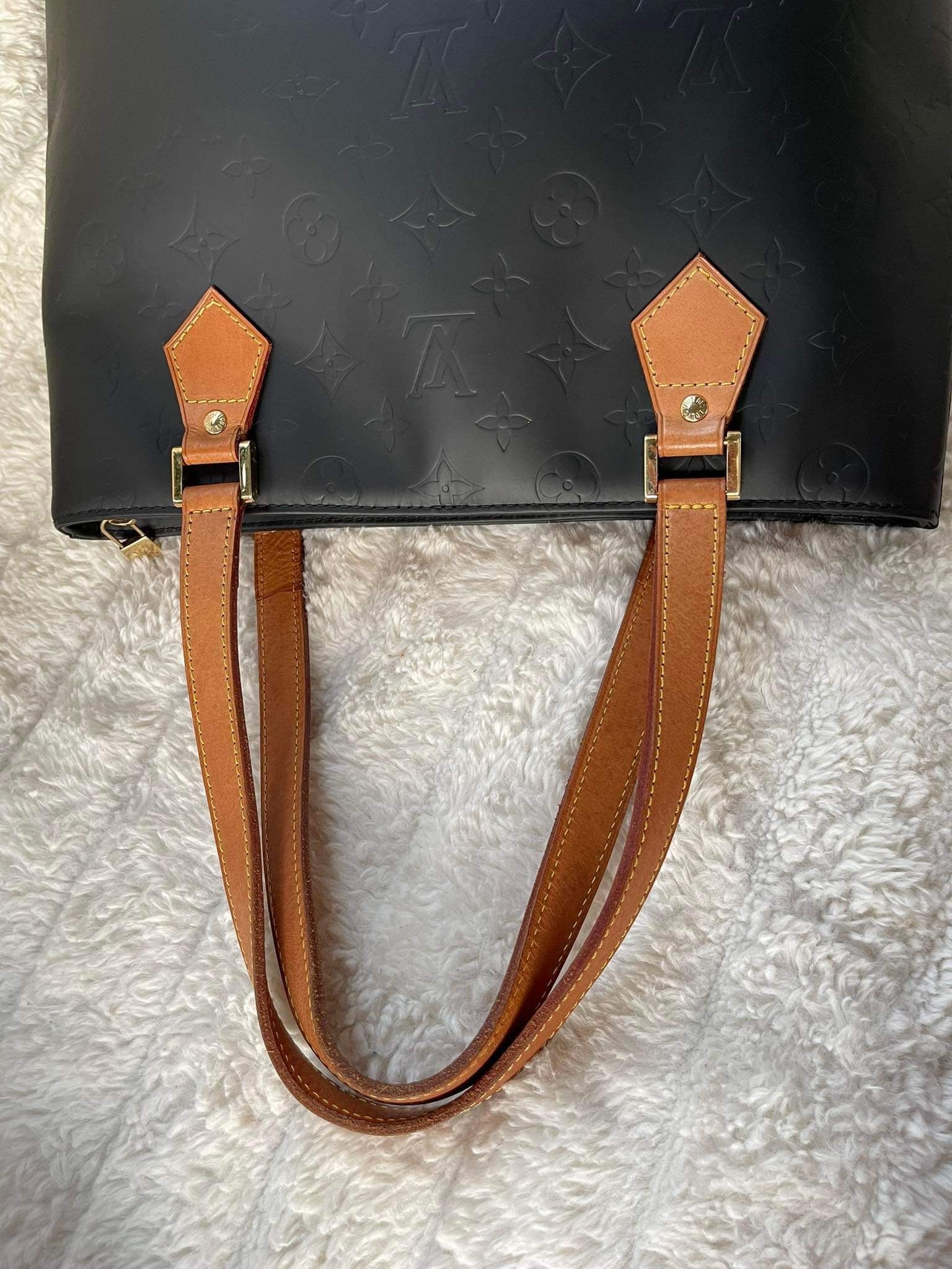 Authentic Louis Vuitton Monogram Vernis Alma MM for Sale in Hampton, MN -  OfferUp