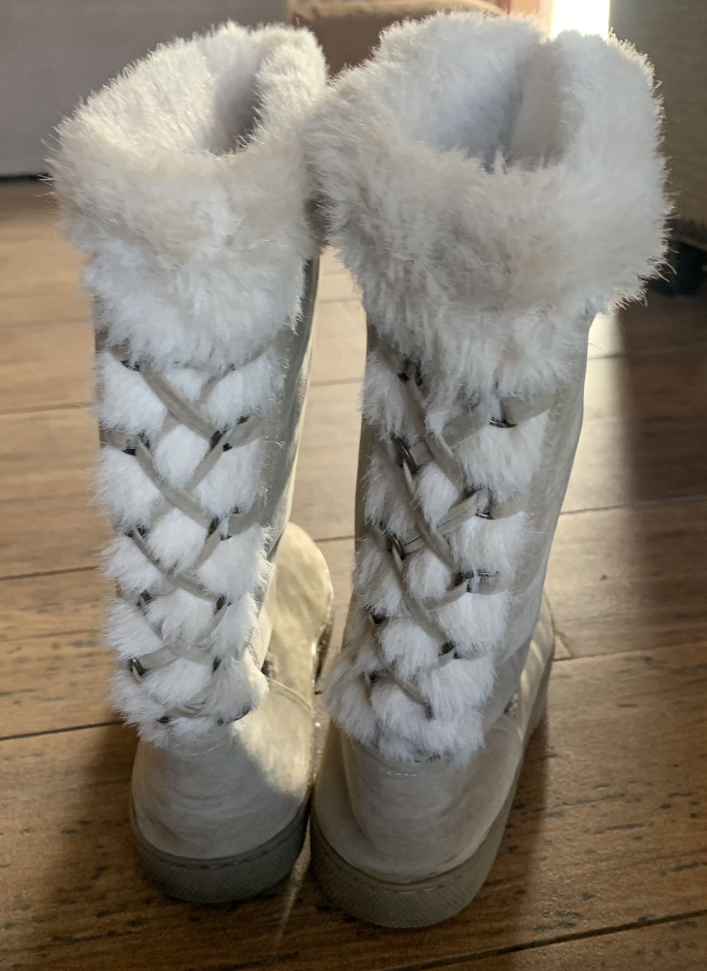 143 Girl  size 8 Women’s faux suede and fur boots  