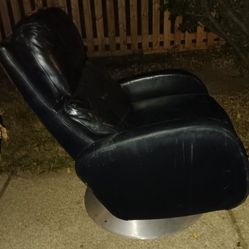 Black Leather Reclining Chair And It Spins 