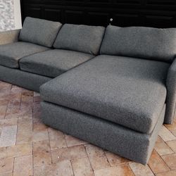 (FREE LOCAL DELIVERY) Gray Sectional couch