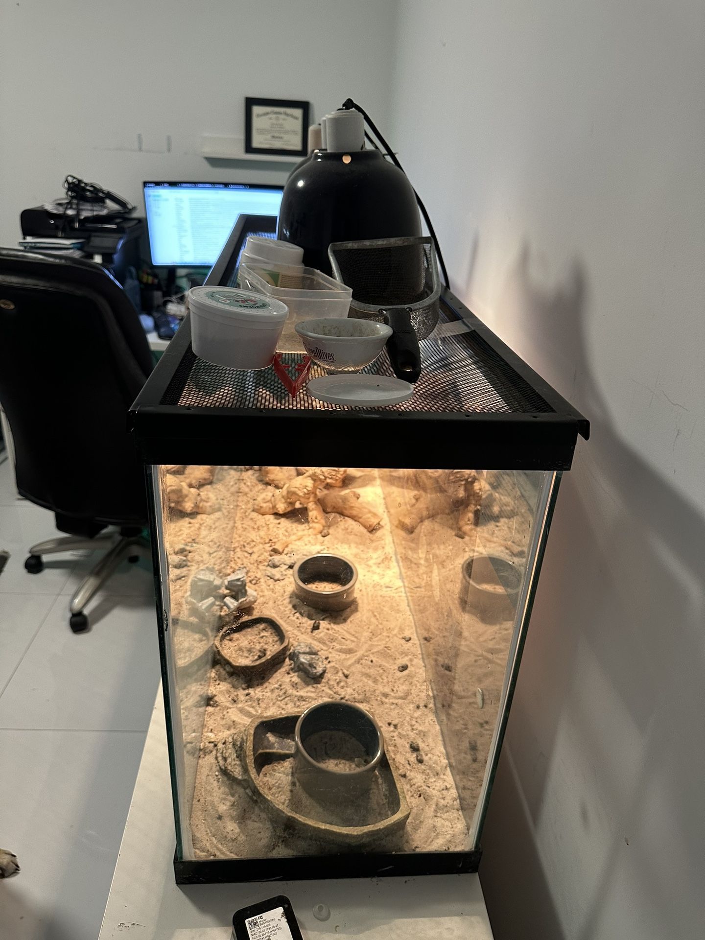 55 Gallon Aqueon Fish/reptile Tank + Lid, Heat element & Light for Sale