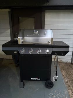 Propane barbecue with a new tank