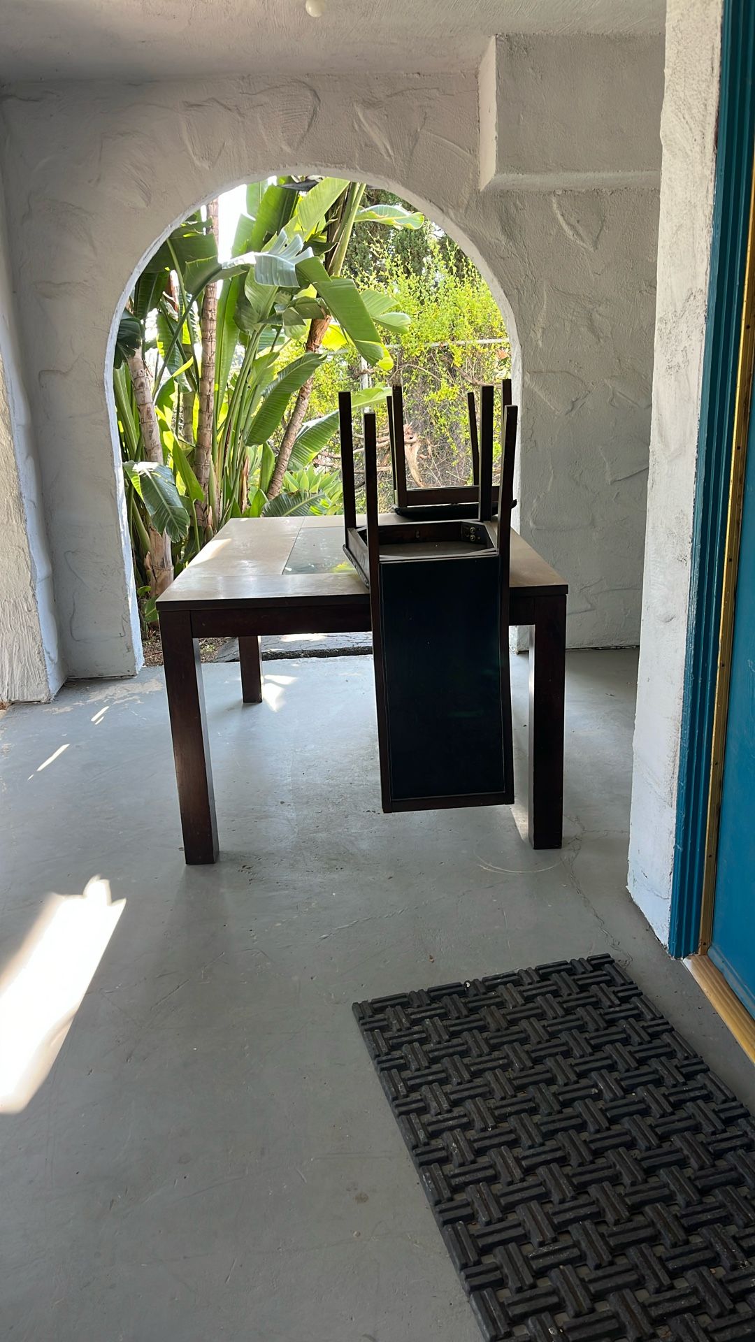 Dining Table + 6 Matching chairs