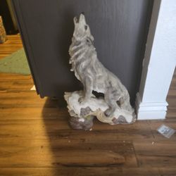 Wolf Statue 