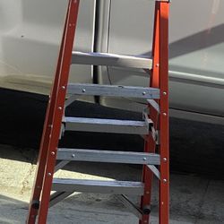 Heavy Duty Ladder 