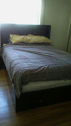 Queen size Bedroom set
