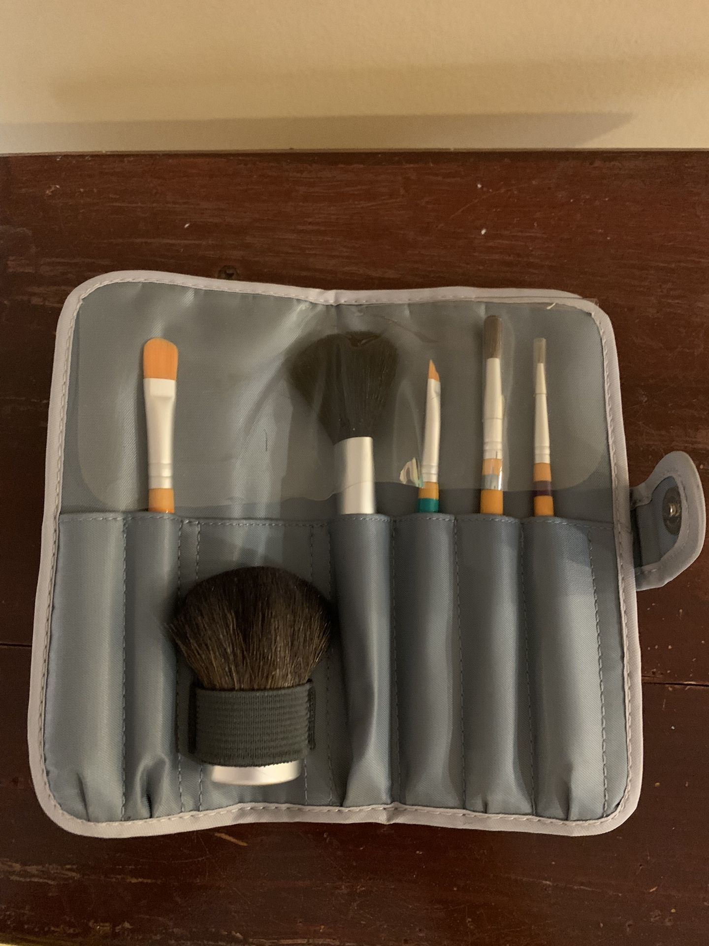 New Lauren Hutton Good Stuff 6 cosmetic makeup brush set with pouch see photos