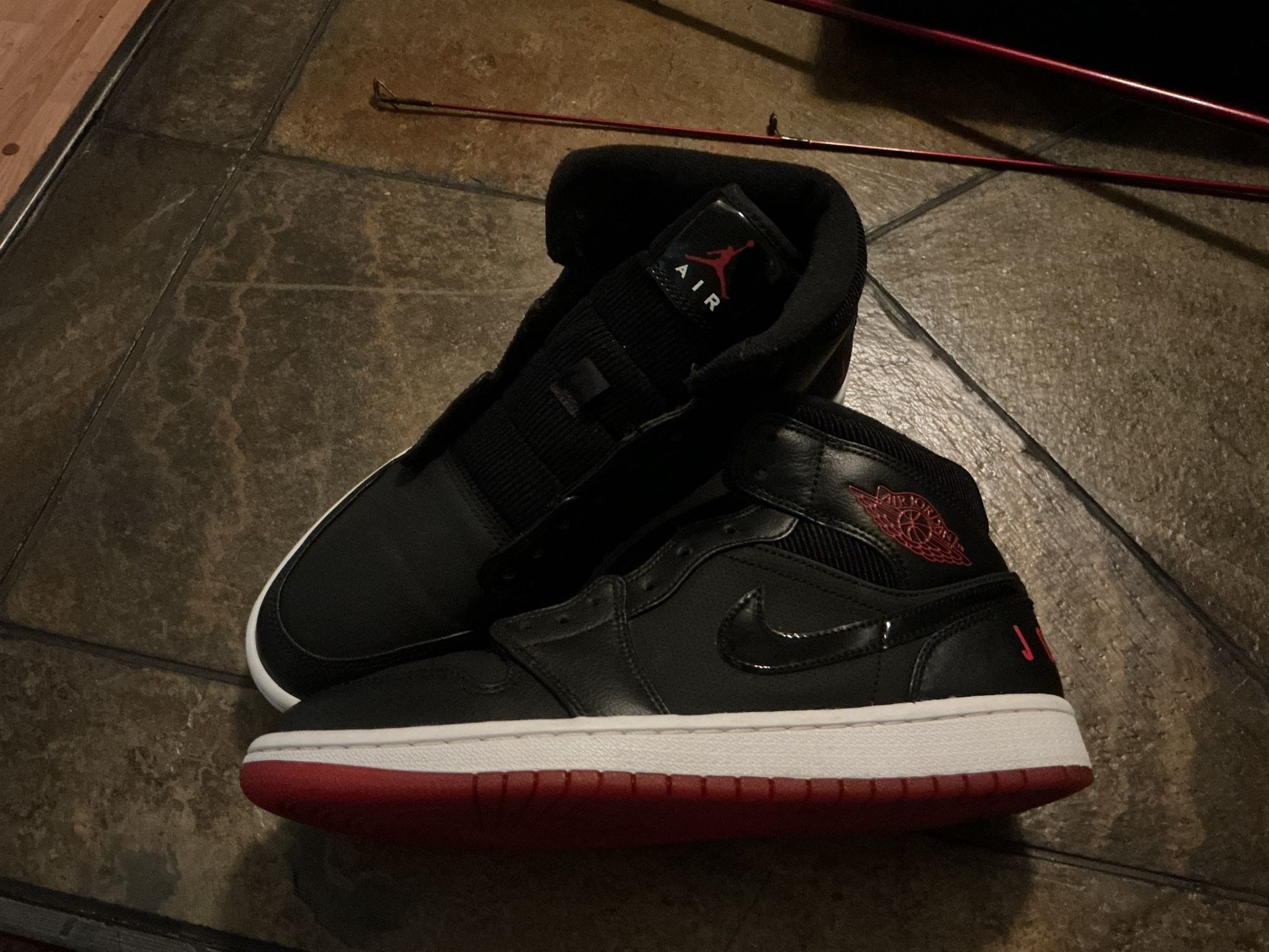 Air Jordan 1 Mid Black University Red Size 8