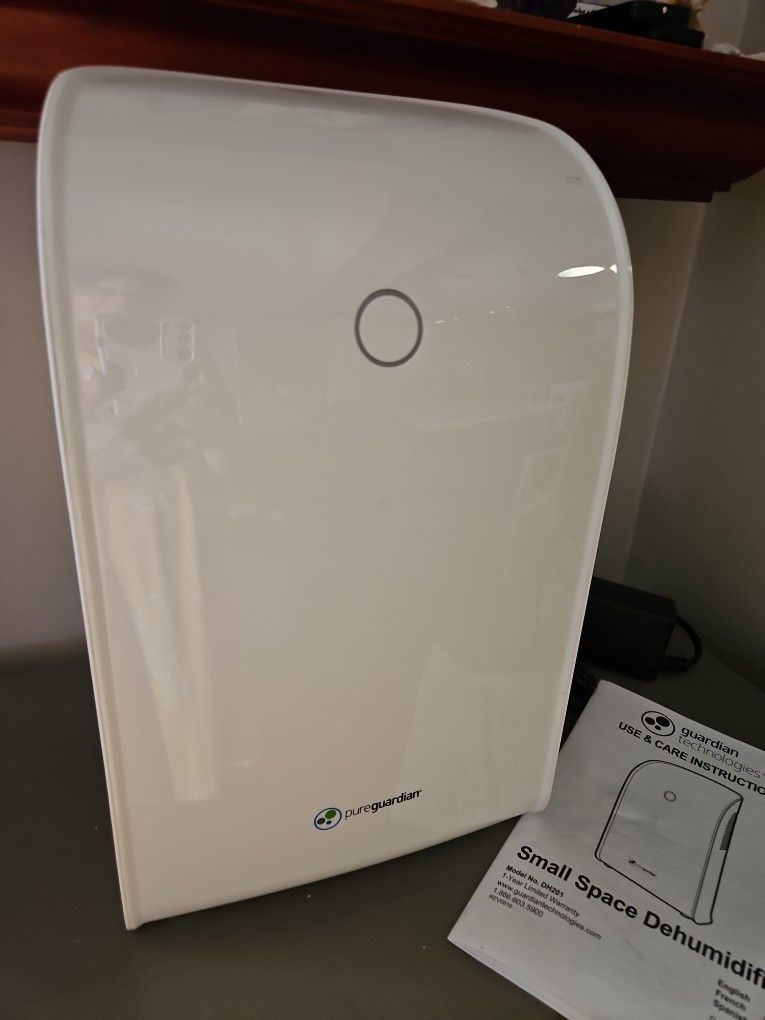 SMALL SPACE DEHUMIDIFIER NEW