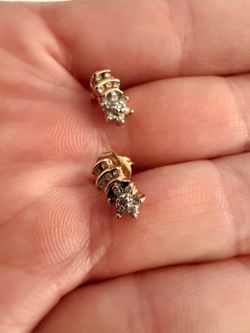 10K Dimond star stud earings